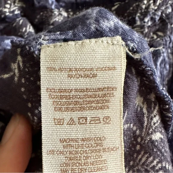 Free People Boho Ratio Indigo Printed Button Down Tunic Blouse size XS EUC - Picture 10 of 11